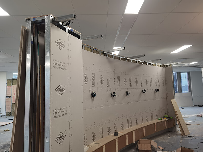 上海辦公室裝修輕鋼龍骨隔斷施工現場圖7