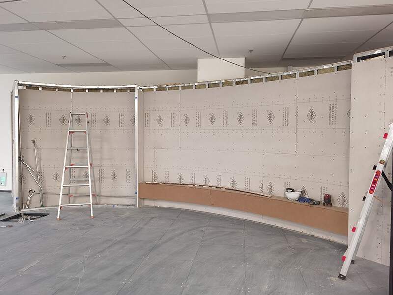 上海辦公室裝修輕鋼龍骨隔斷施工現場圖4