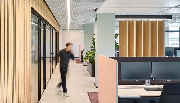 辦公室裝修設計方案是由設計師如何構思的？